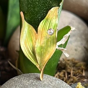 14k gold and enamel pendant pin